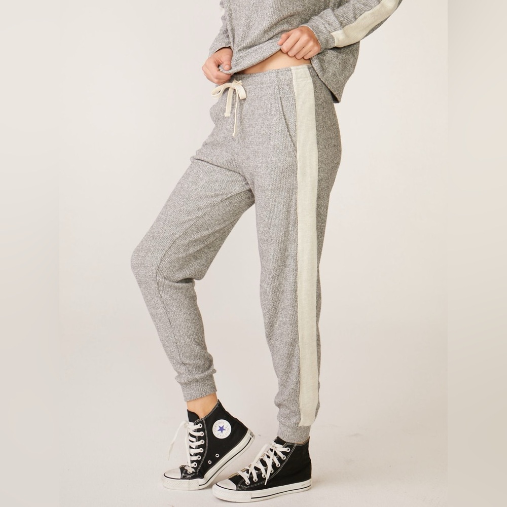 NWT Monrow Girlfriend Jogger Pant w Side Stripe in Heather Grey (Sizes S + XL)